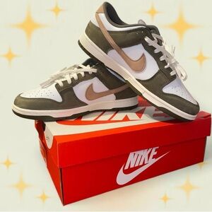 Nike Men's White and Green Sneakers